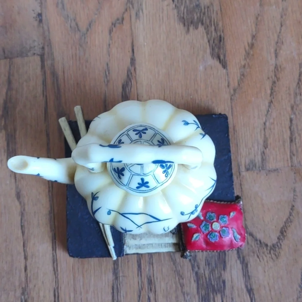 Rafterville Sip-Sum-Broo's Teapot Figurine